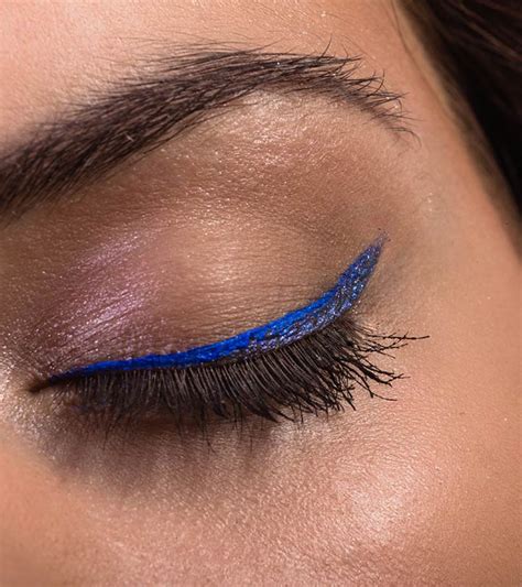 blue eyeliner aesthetic.